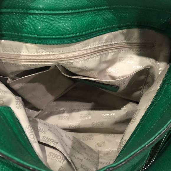 3 Michael Kors handbags - Picture 5 of 8